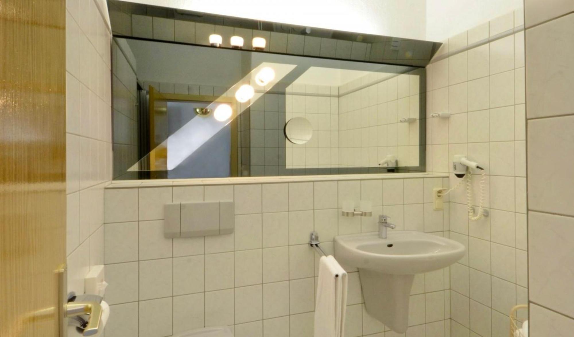 Land-Gut-Hotel Barbarossa เคลบรา ภายนอก รูปภาพ